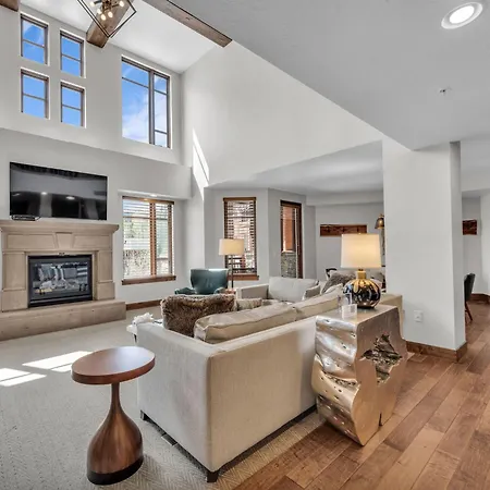Villa Hyatt Centric Escape With Shared Pool And Hot Tub